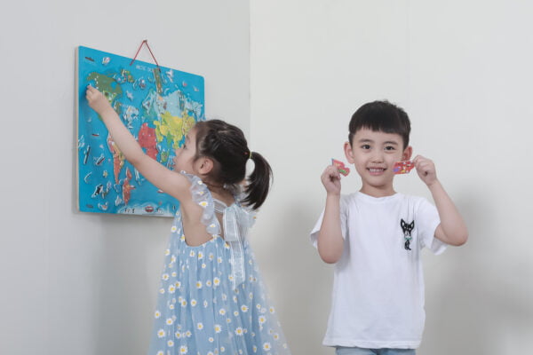 [อายุ 3+] ปริศนาโลกแม่เหล็กกระดานวาดลบได้ (Magetic World Puzzle+Dry Erase Board) [Viga] - Image 9