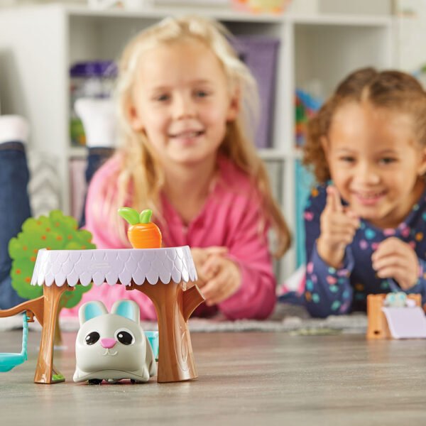 [อายุ 4+] ชุดเรียนรู้โค้ดดิ้งไปกับเพื่อนๆ กระต่ายน้อย (CODING CRITTERS : BOPPER WITH HIP & HOP) [Learning Resources] - Image 4