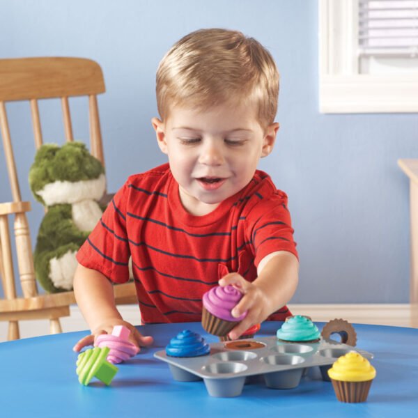 [อายุ 18เดือน+] คัพเค้กจิ๋ว จับคู่รูปทรงหรรษา (Shape Sorting Cupcakes) [Learning Resources] - Image 3